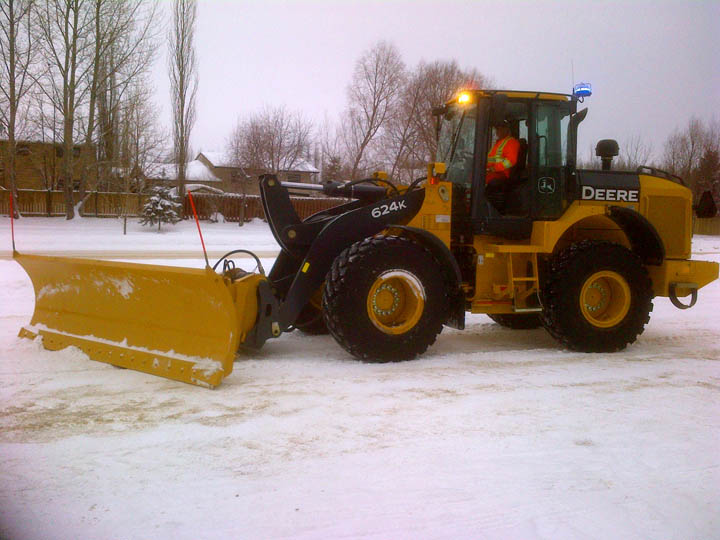 Agganis Frontend Loader Snow Plowing 01